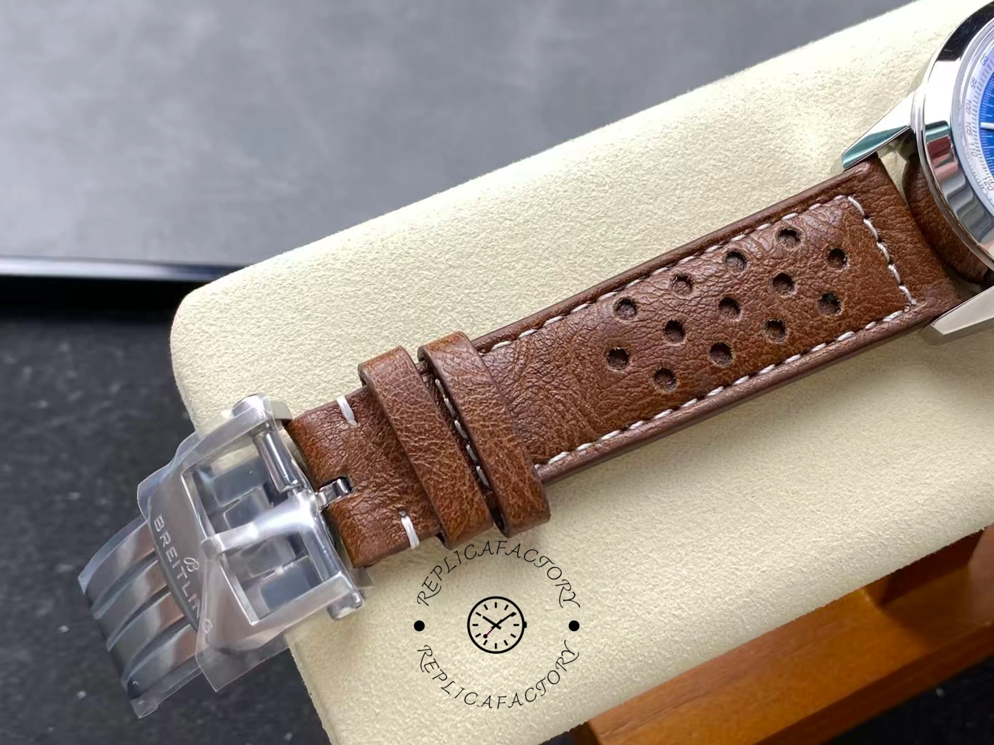 Buckle and strap detail of Breitling Top Time B01 Shelby Cobra AB01763A1C1X1.