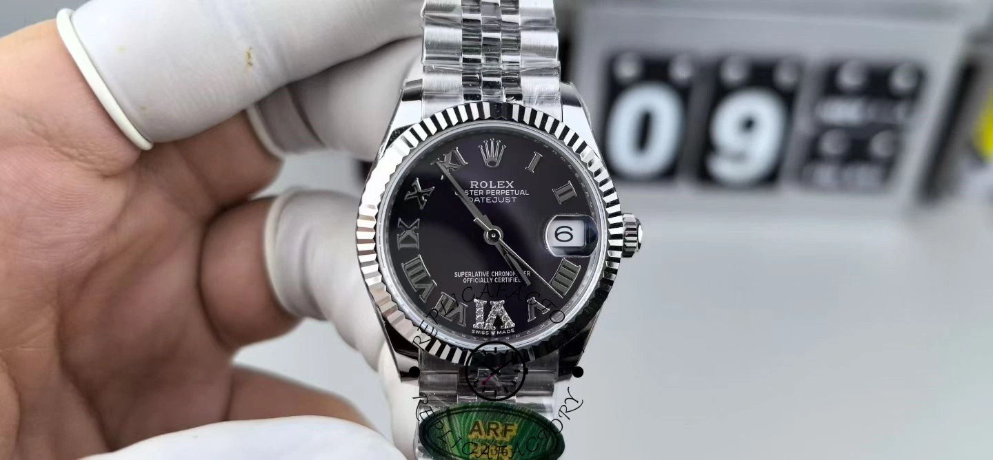 Close-up of the Rolex Datejust 31mm 278274 0002 showing the Roman numeral hour markers and date window.