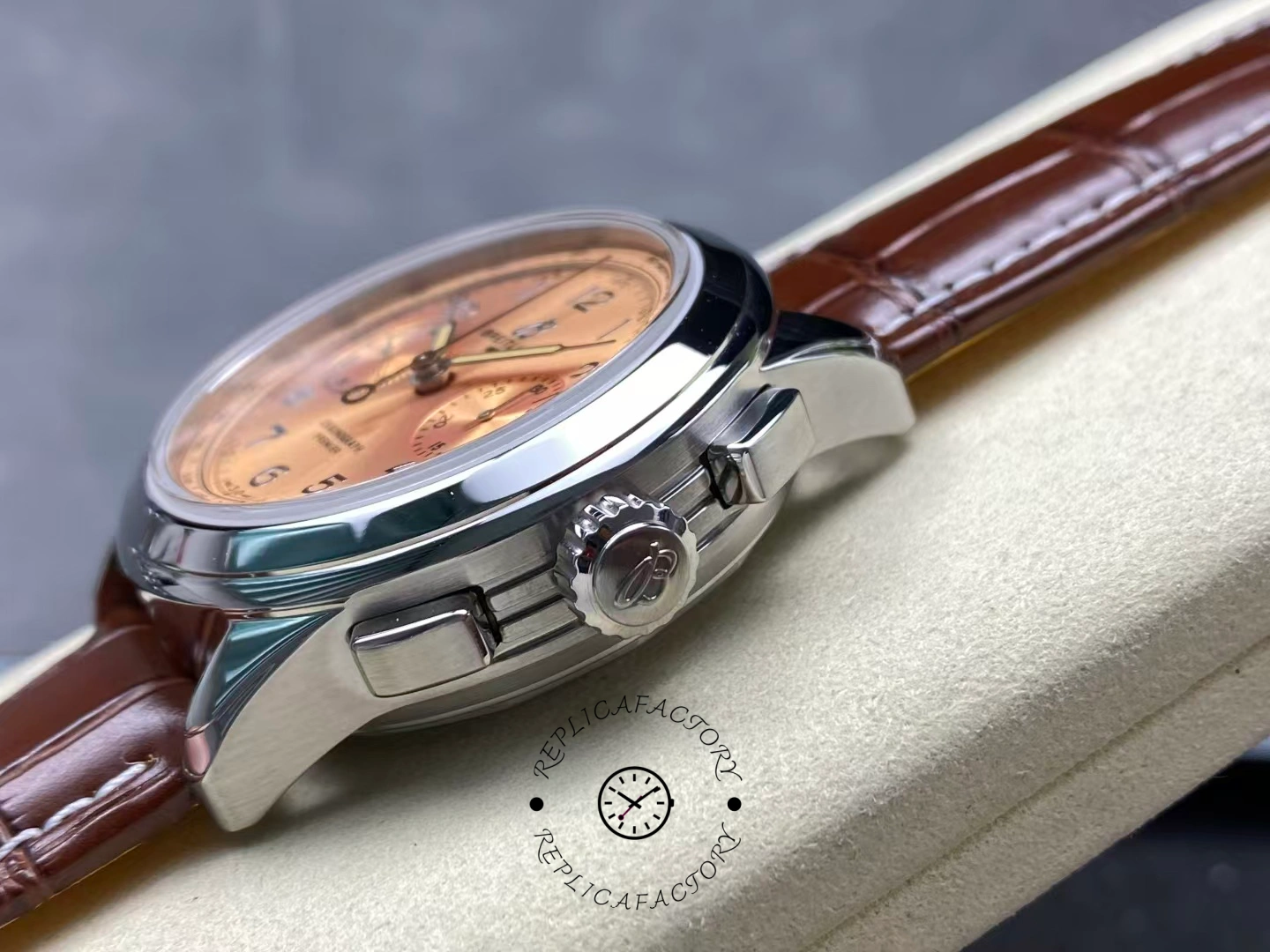 Side view of Breitling Premier B09 Chronograph 40 AB0930F51H1P1 showing crown and pushers.