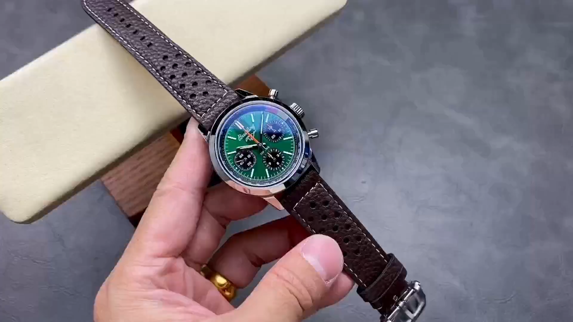 Breitling Top Time B01 Ford Mustang Automatic AB01762A1L1X1 Replica 41mm Green Dial - Video