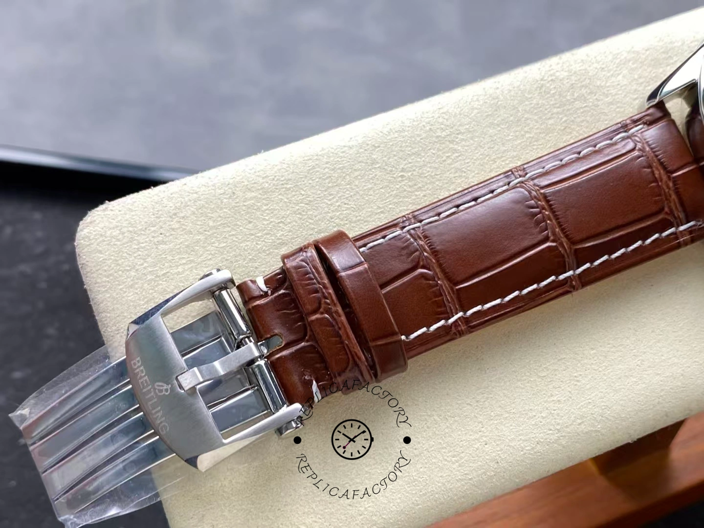 Buckle view of Breitling Premier B01 AB0145371L1P1 with engraved Breitling logo clasp