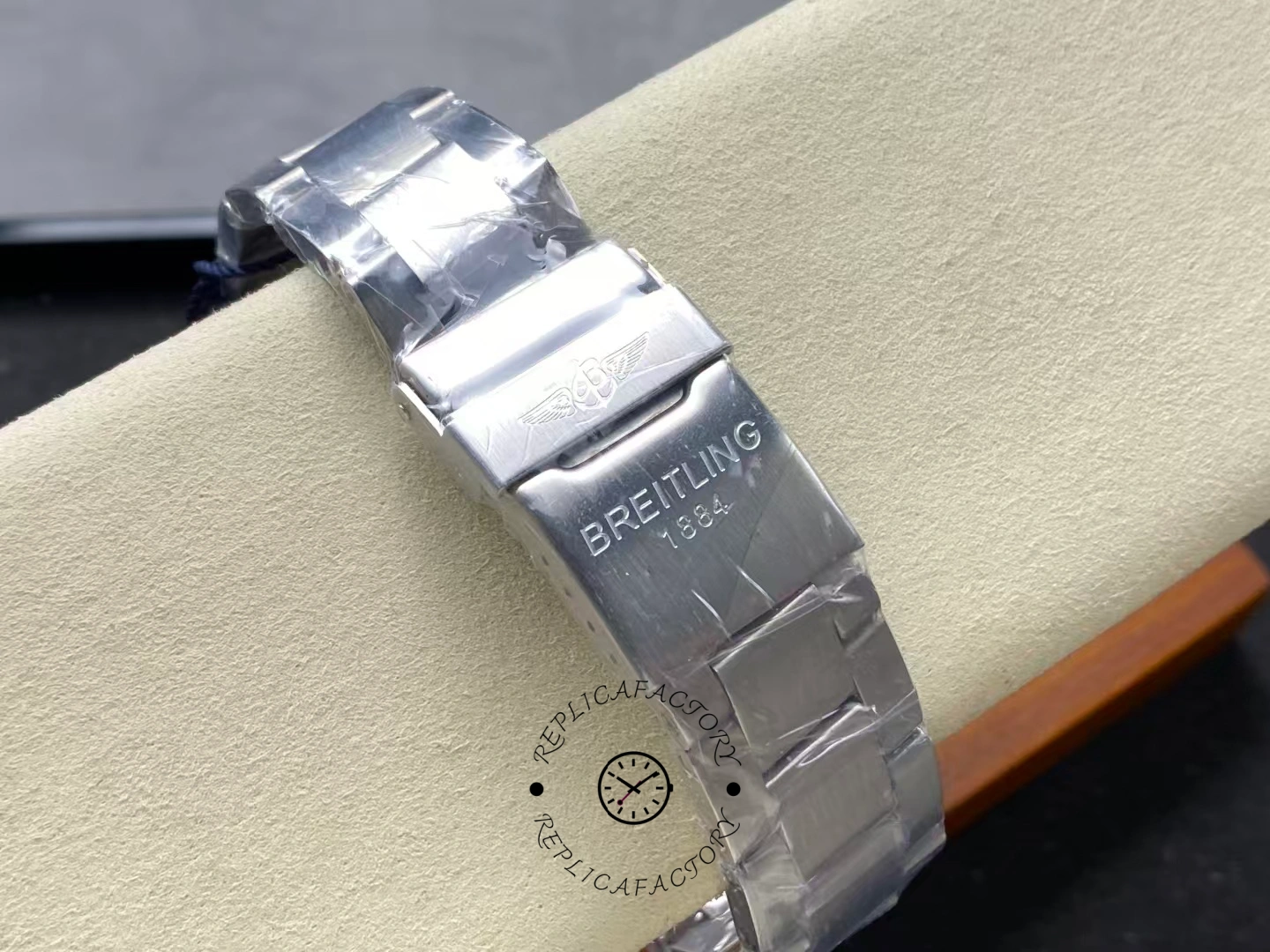 Stainless steel bracelet clasp of Breitling Navitimer 8 A17314101B1A1 engraved with logo.