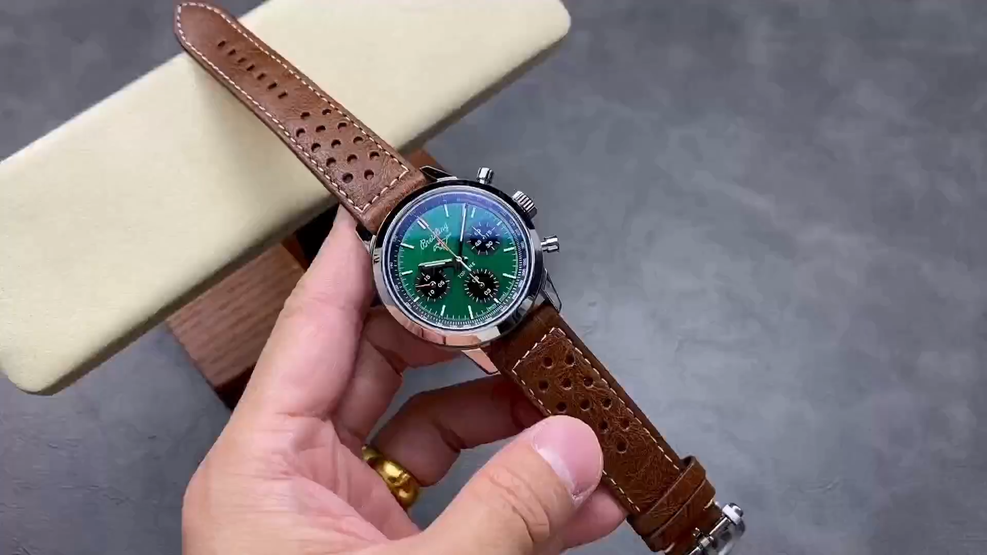 Breitling Top Time Ford Mustang A253101A1L1X1 Chrono Auto 42mm Replica Watch - Video