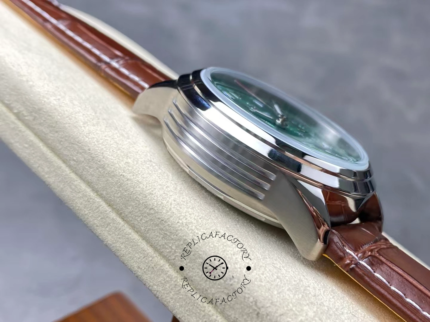 Left side case design of Breitling Premier B01 AB0145371L1P1 with polished layered lines.