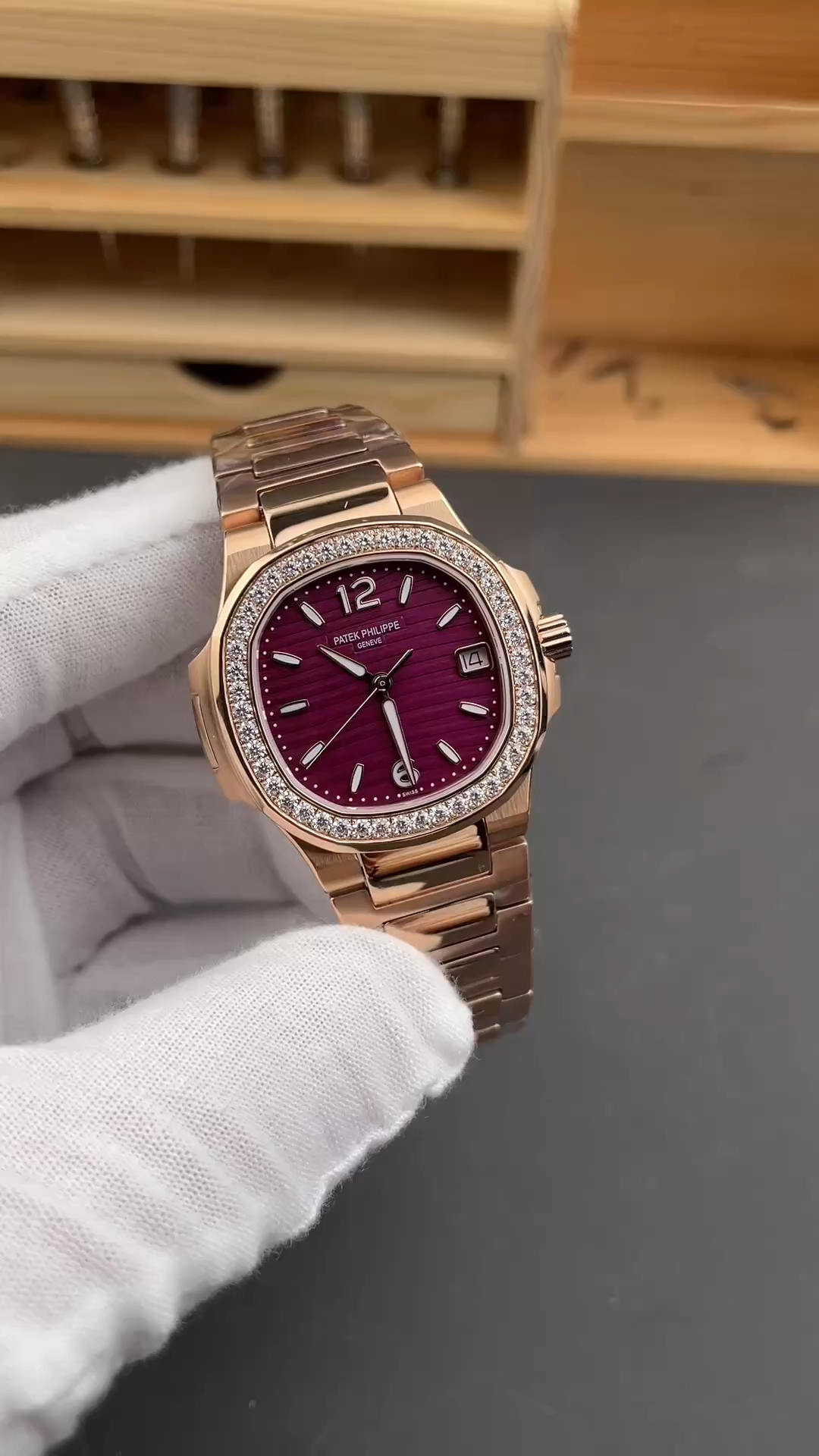 Patek Philippe Nautilus 7010/1R-013 Video