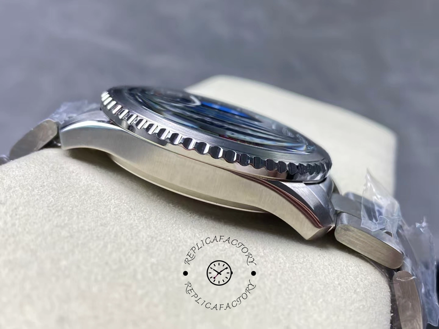 Side profile of Breitling Aviator 8 B35 AB3521U41B1A1 with polished bezel detail.