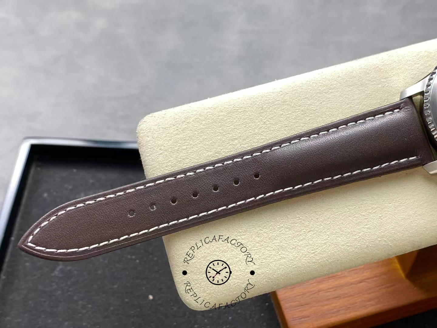 Full leather strap view of Breitling Navitimer 8 Automatic 41 A17314101B1X1.