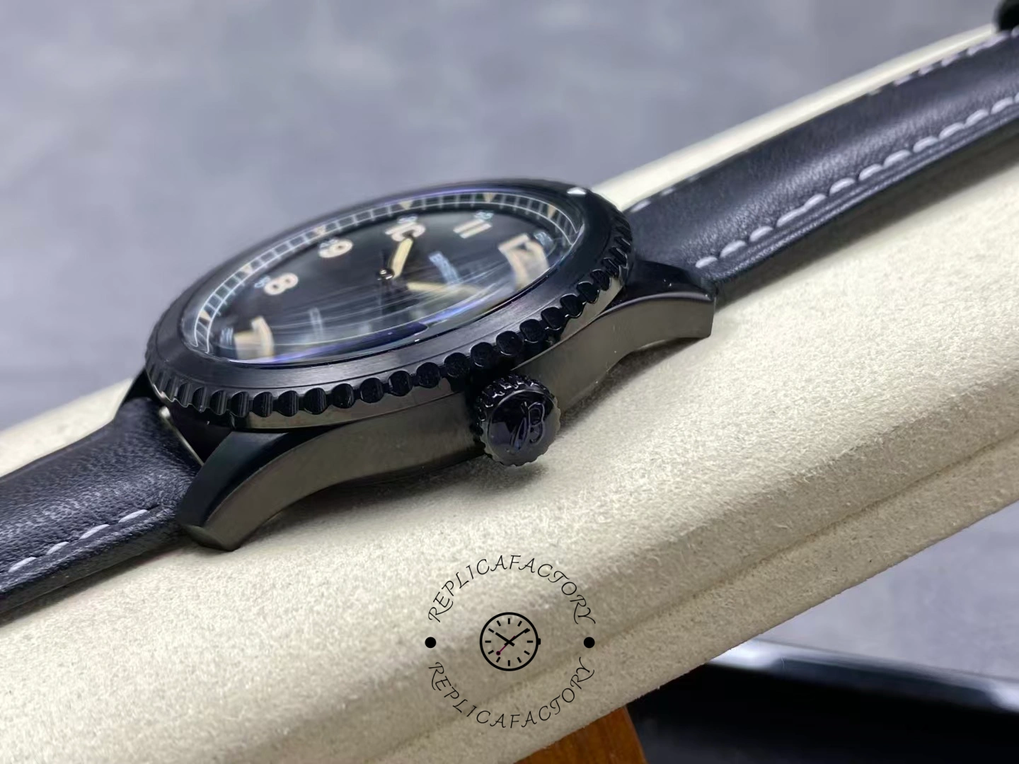 Side profile of Breitling Navitimer 8 Automatic 41 M17314101B1X1 showing crown and lugs.