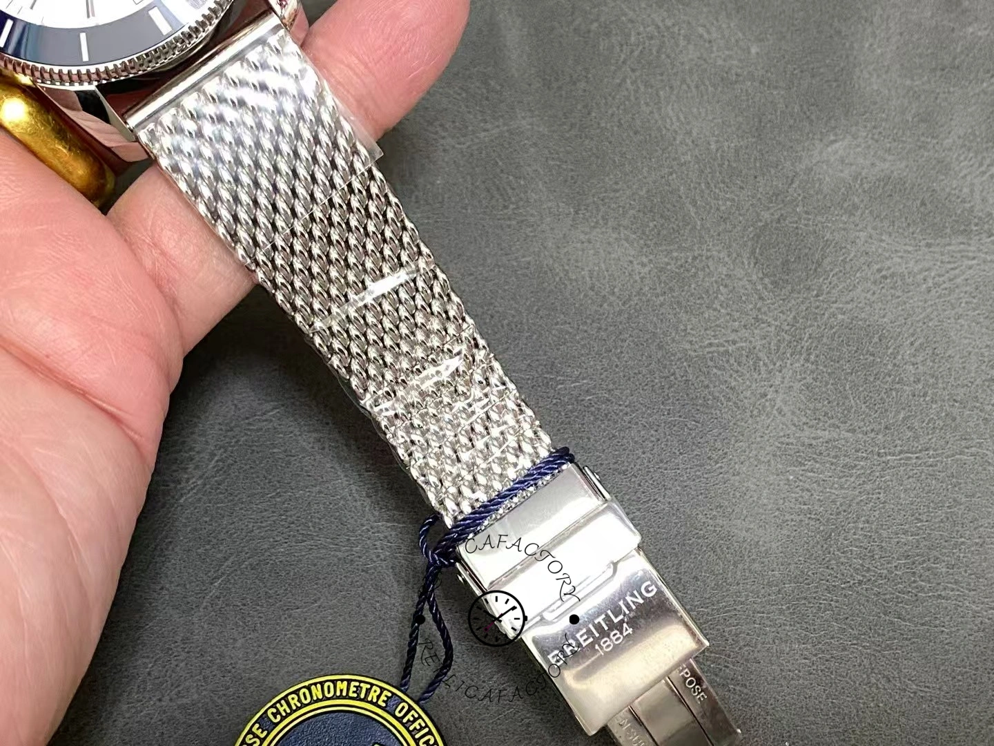 Bracelet and clasp of Breitling Superocean Heritage II B20 AB201016G827-154A with logo engraving.
