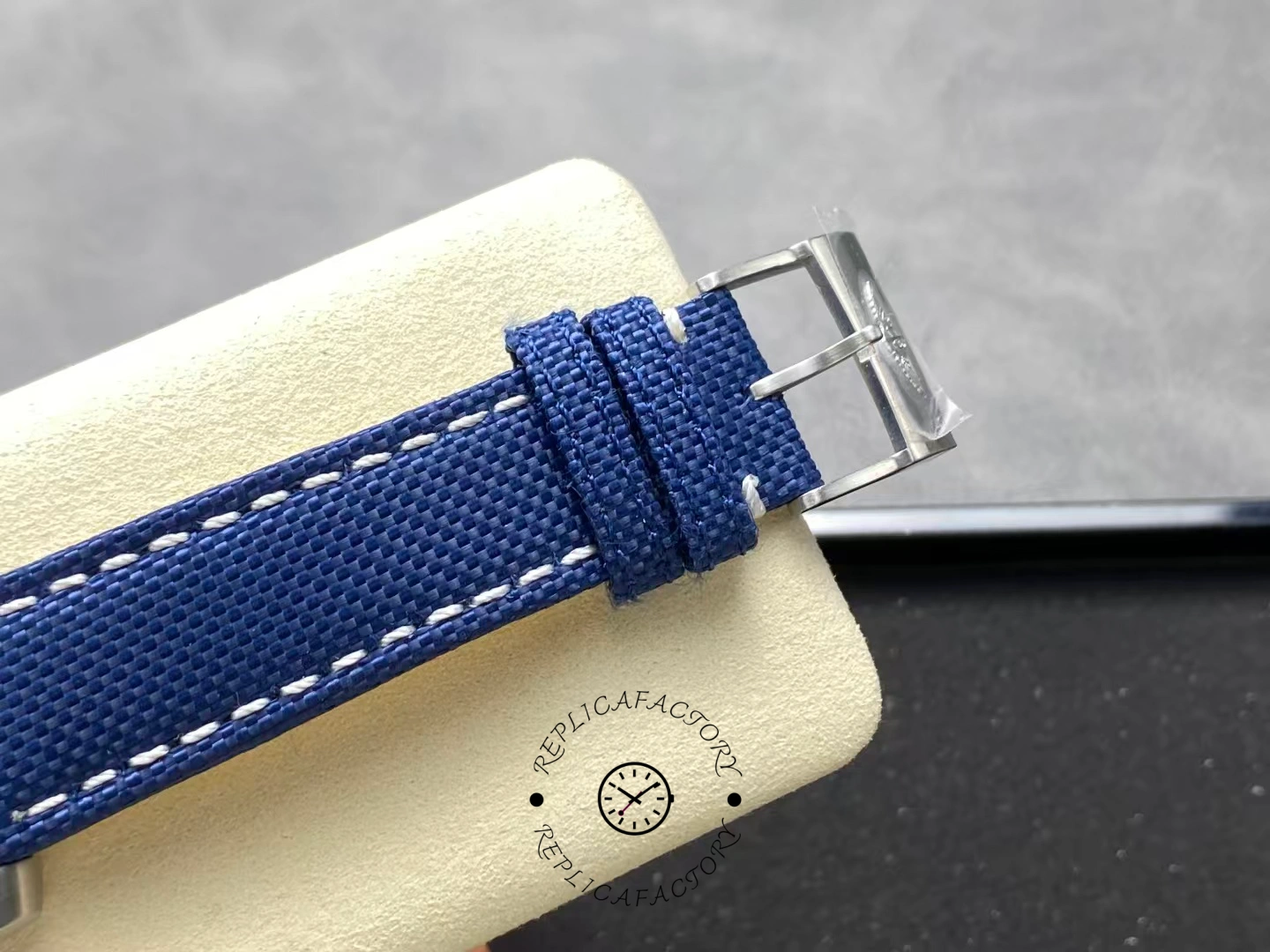 Buckle close-up of Breitling Avenger Chronograph 45 A13317101C1X1 with engraved logo clasp.