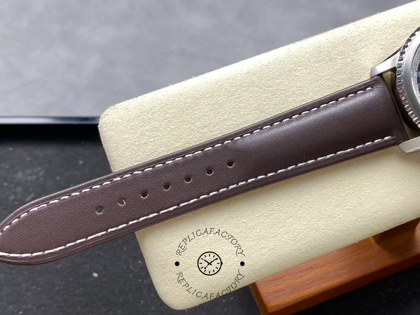 Leather strap detail of Breitling Aviator 8 B35 Automatic 43 AB3521U01G1P1.