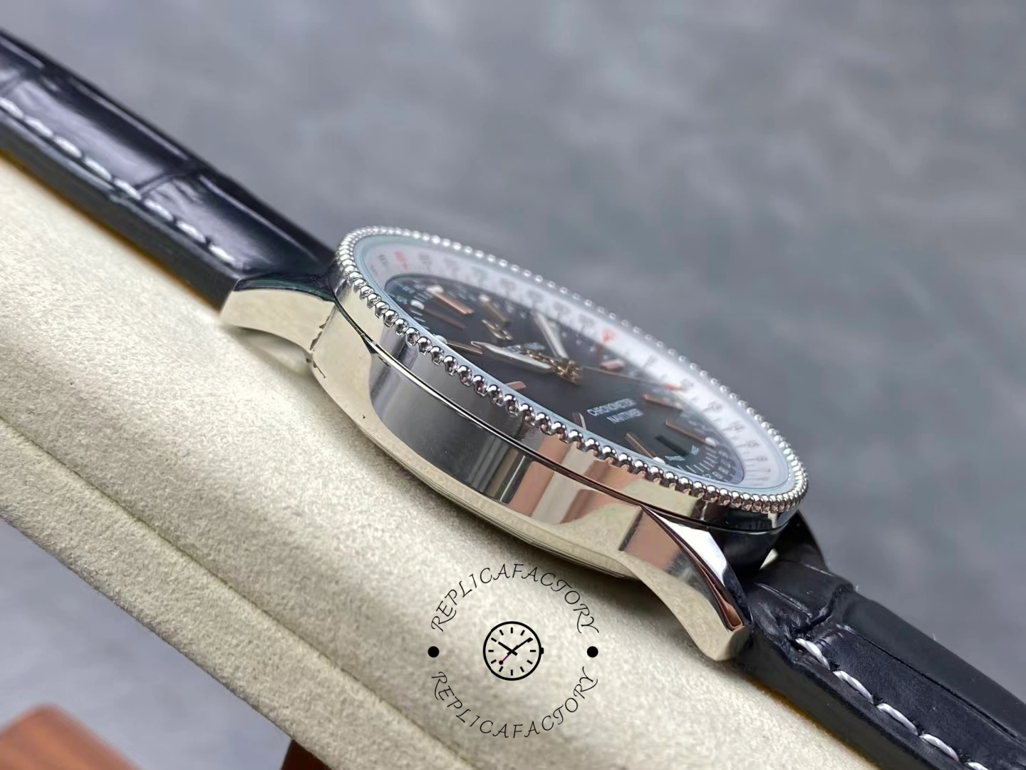 Left side profile of Breitling Navitimer 41mm A17326211B1P1 showing case thickness.