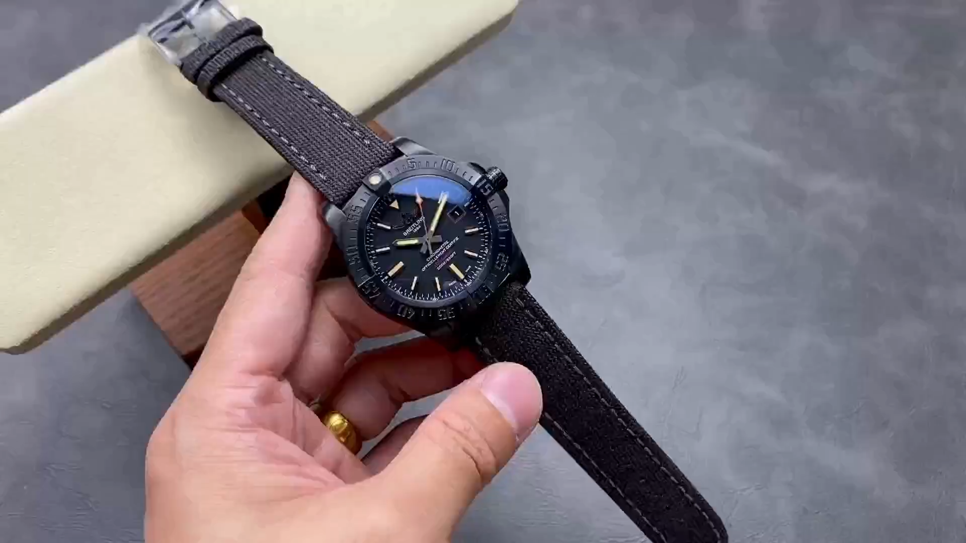 Breitling Avenger Blackbird 44 V17311101B1W1 Replica Black Dial Men's Watch - Video