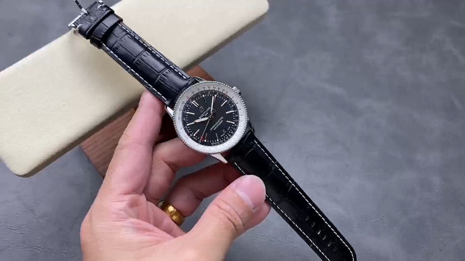 Breitling Navitimer 41mm A17326211B1P1 Replica Automatic Men's Luxury Watch - Video