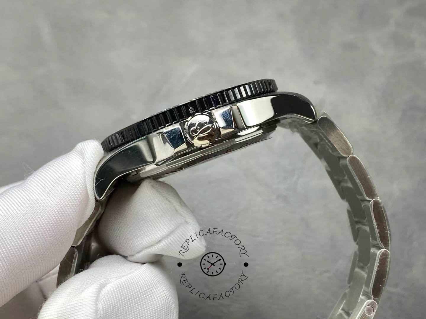 Side view of Breitling Superocean 44 Special Y1739310BF45 showing crown with embossed logo.