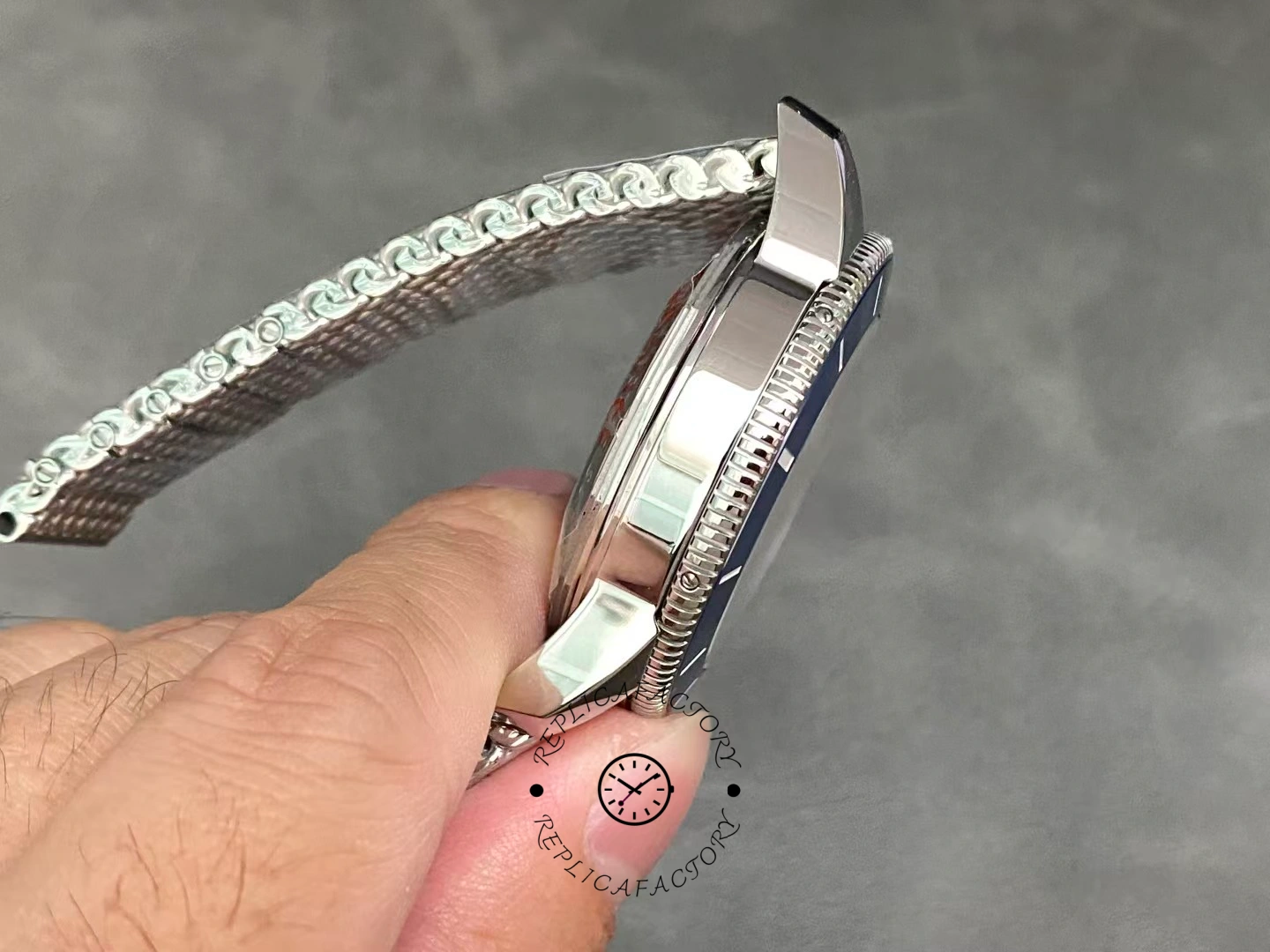 Left profile of Breitling Superocean Heritage II B20 AB201016G827-154A with polished case.