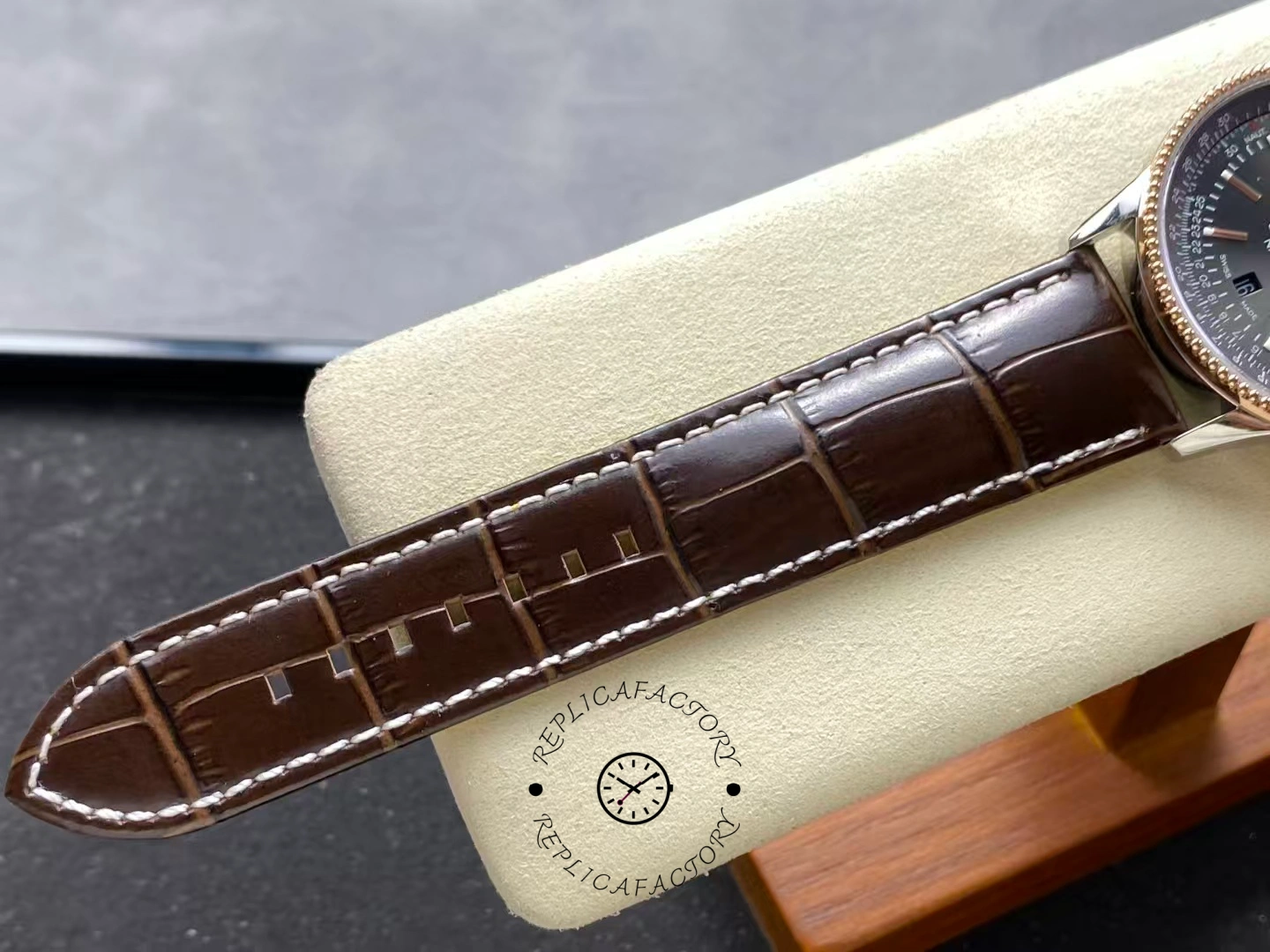 Brown leather strap of Breitling Navitimer 41 U17326121M1P1 with white stitching.