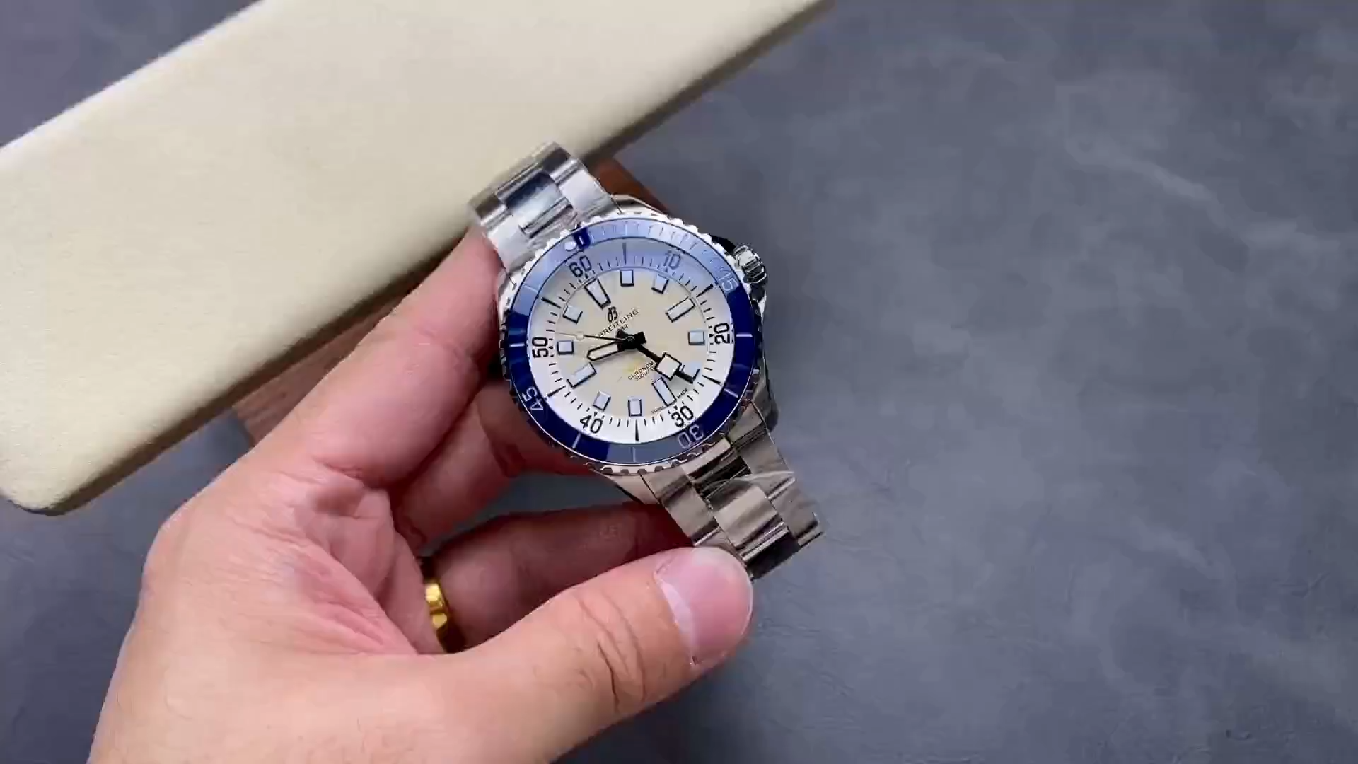 Breitling Superocean Automatic 42 1:1 Clone A17375E71G1A1 Steel Bracelet Men's Watch - Video