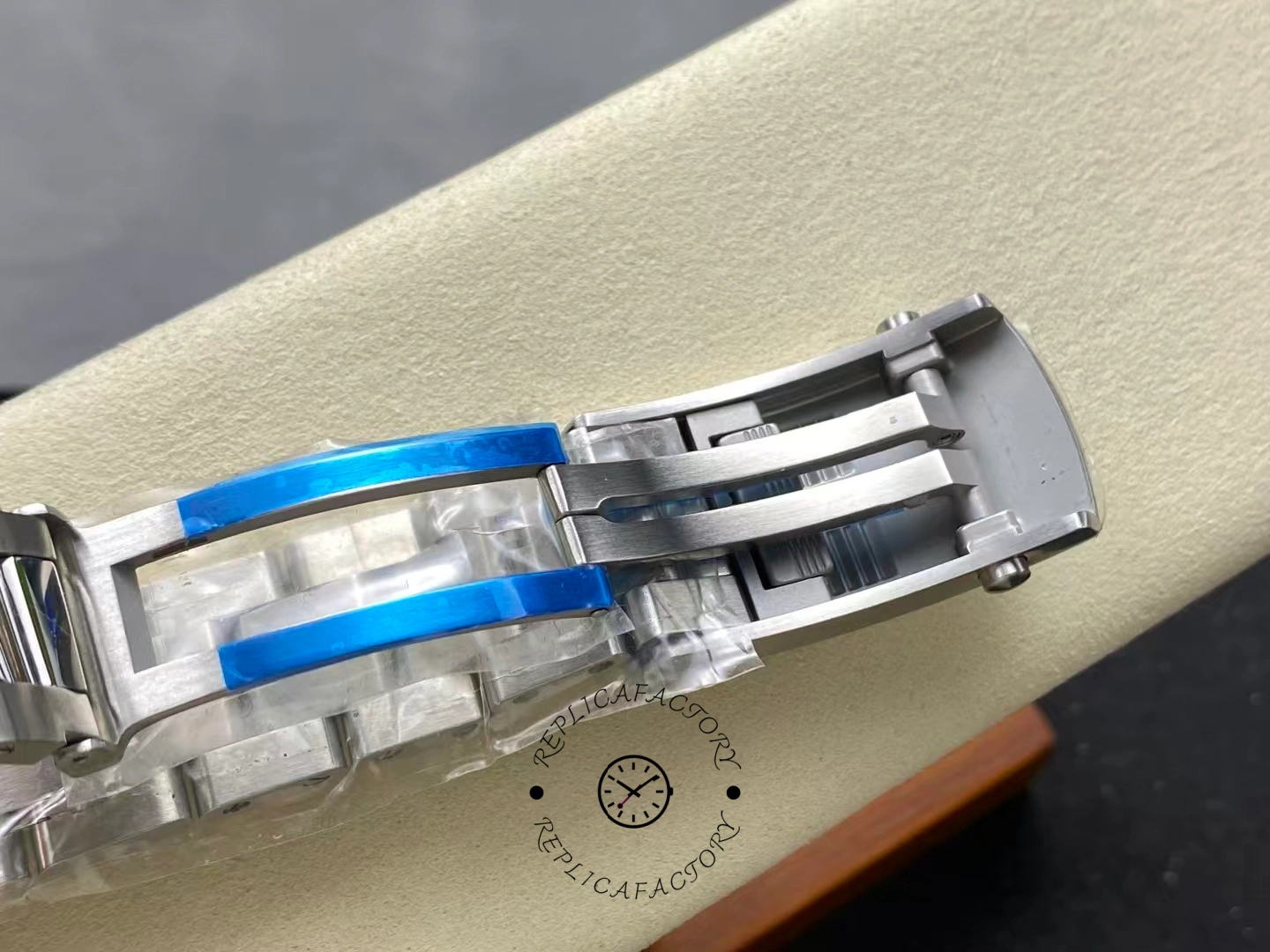 Inner clasp of Breitling Superocean 44 A17376211L2A1 showing brushed steel folding parts.