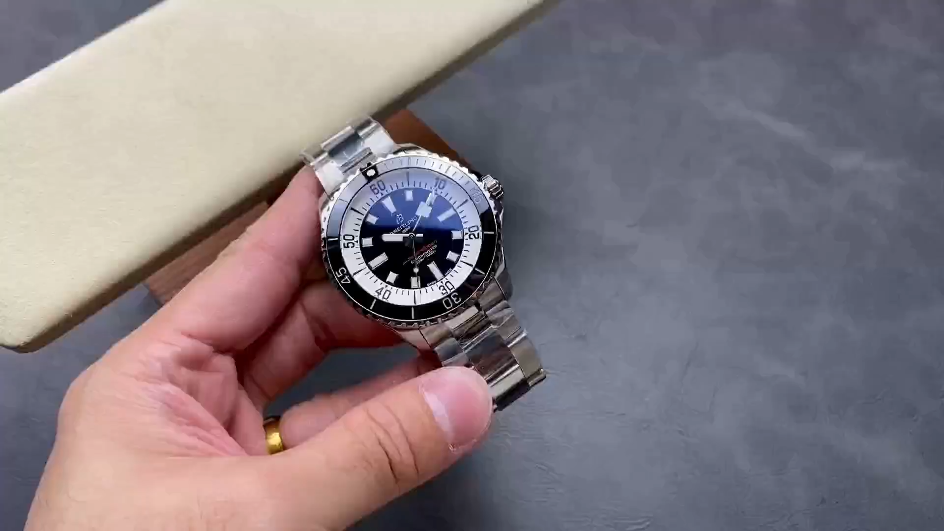 Breitling Superocean Automatic 44 A17376211B1A1 Replica Men's Watch - Video