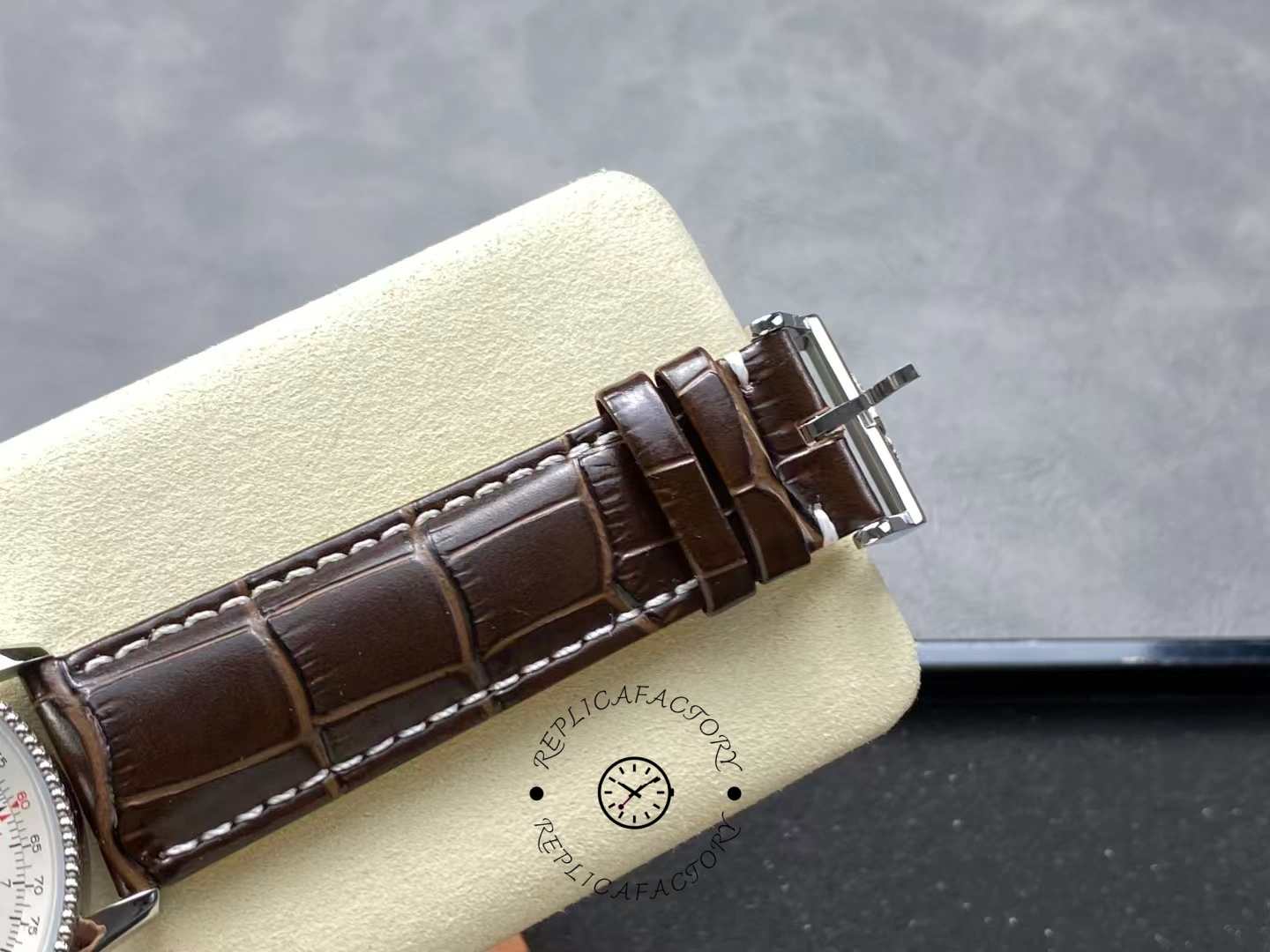 Buckle of Breitling Navitimer 41 A17326211G1P1 polished steel clasp detail.