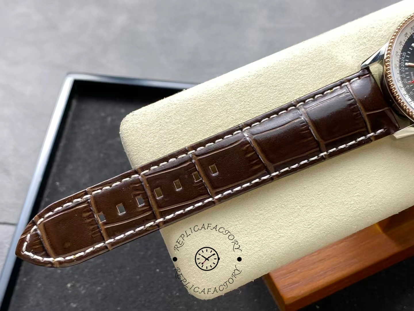 Brown leather strap of Breitling Navitimer 41 U17326211M1P1 showing texture detail.