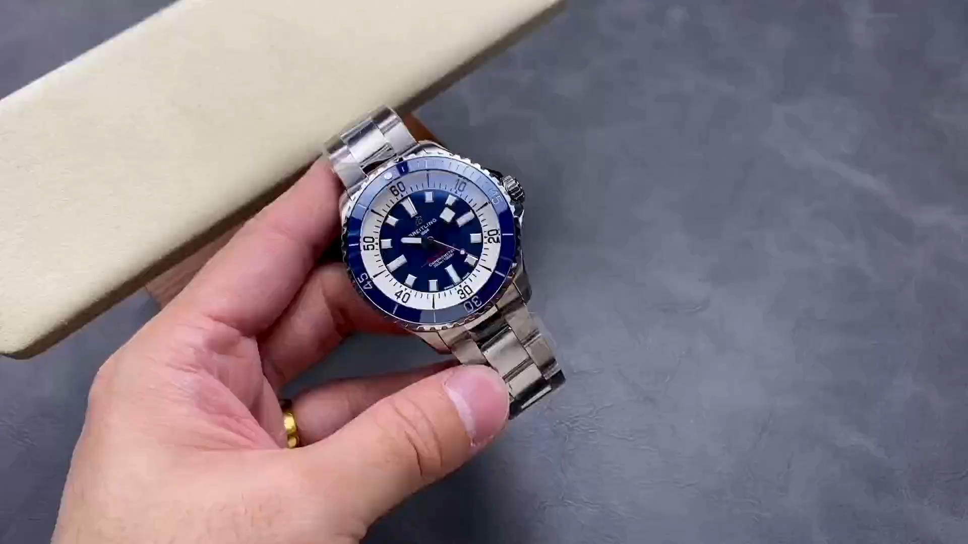 Breitling Superocean Replica A17375E71C1A1 Automatic Men's Diving Watch - Video