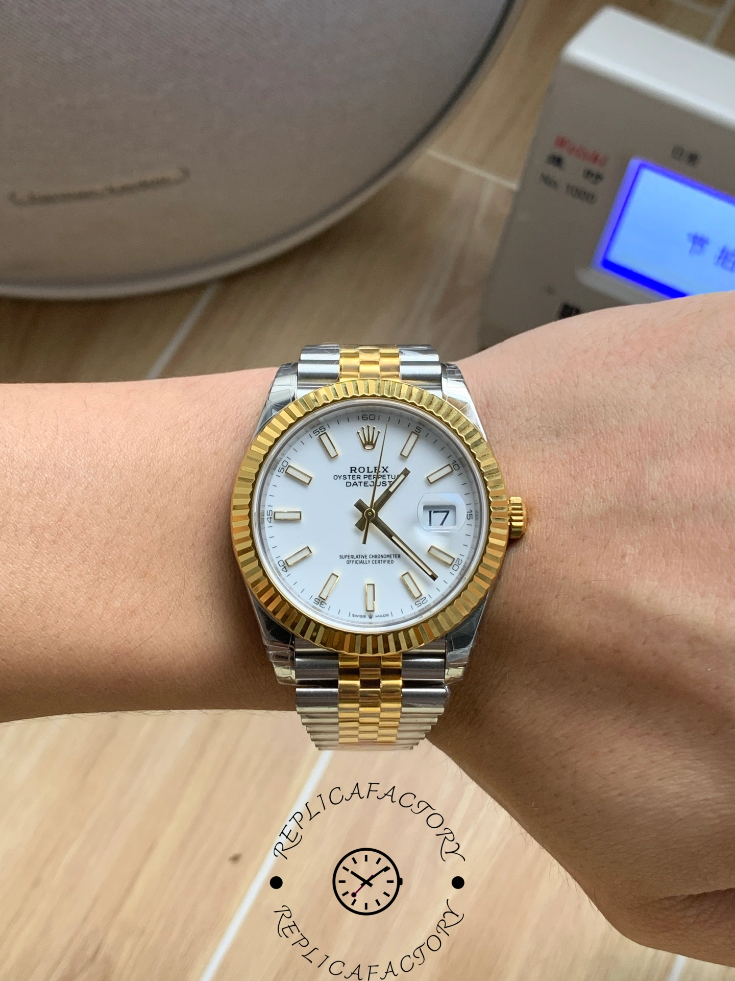 Wrist shot of the Rolex Datejust 41 126333-0016 with white dial and gold bezel.