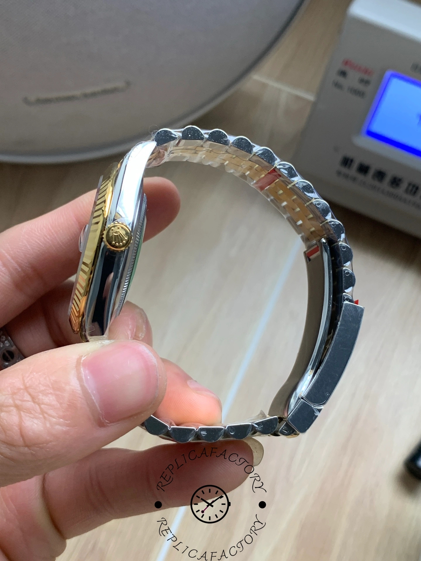 Side profile of the Rolex Datejust 41 M126333-0002 highlighting the crown and case shape.