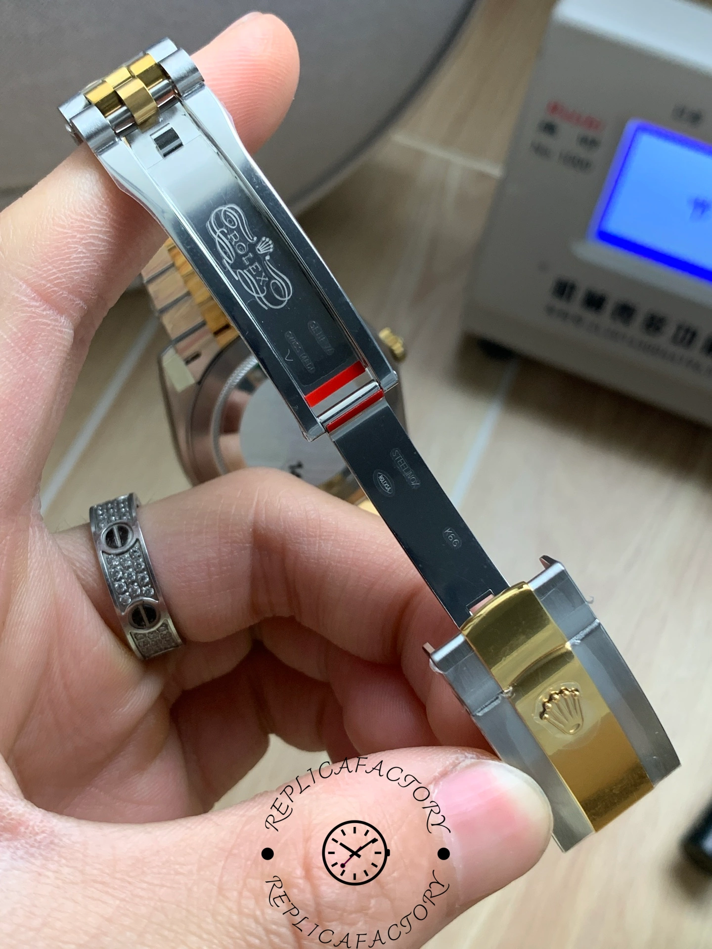 Inner clasp engraving of the Rolex Datejust 41 126333 with Rolex markings.