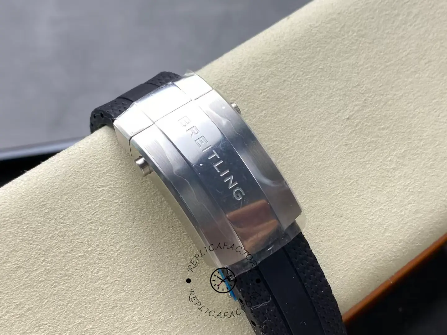 Close view of Breitling Superocean A17375211I1S1 clasp engraved with Breitling logo.