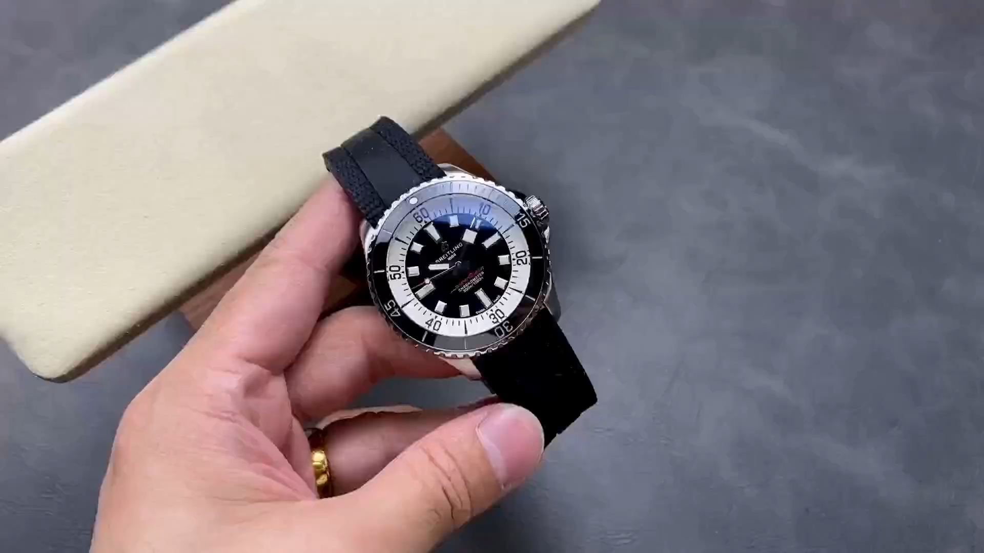 Breitling Superocean Automatic 44 mm A17376211B1S1 1:1 Clone Black Rubber Strap - Video