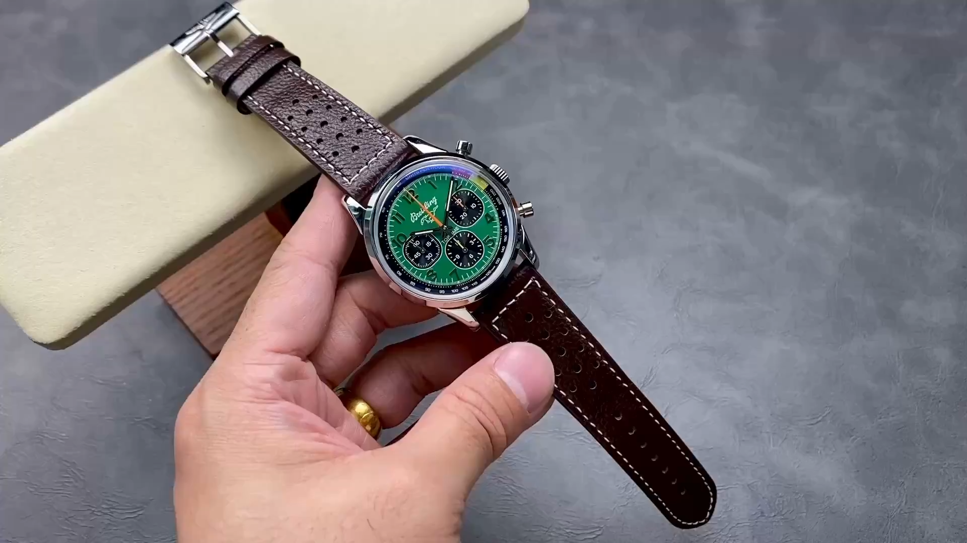 Breitling Top Time B01 Ford Mustang Automatic Replica AB01762A1L1X1 Arabic Markers - Video