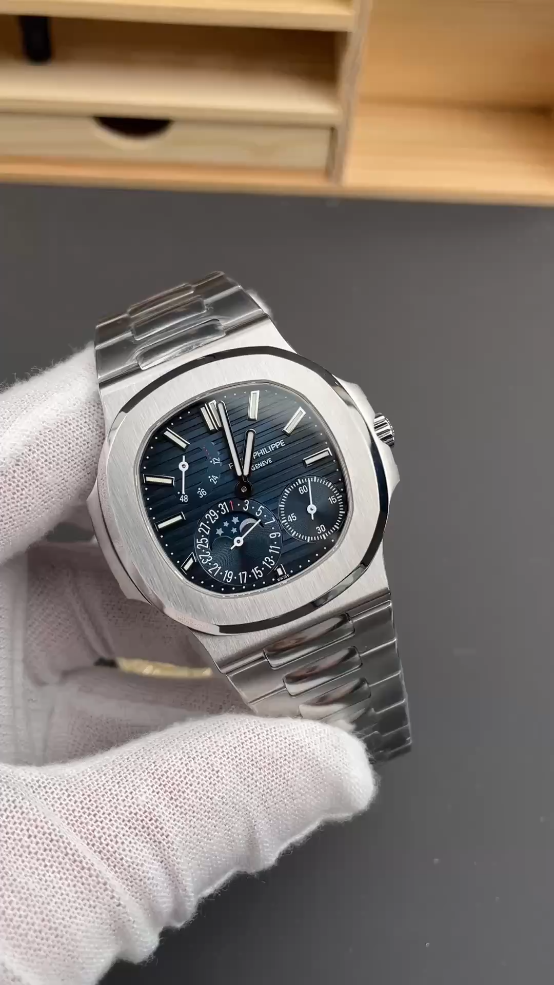 Clone Patek Philippe Nautilus 5712/1A-001 Video