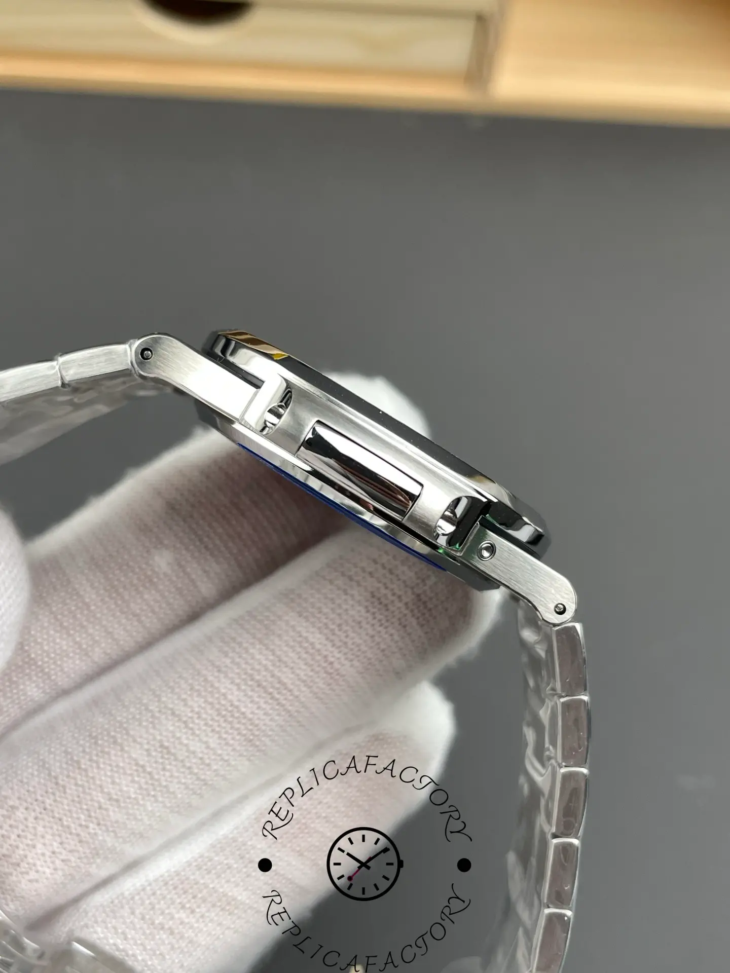 Side view of the Patek Philippe Nautilus 5712/1A-001 showing slim profile and integrated bracelet.