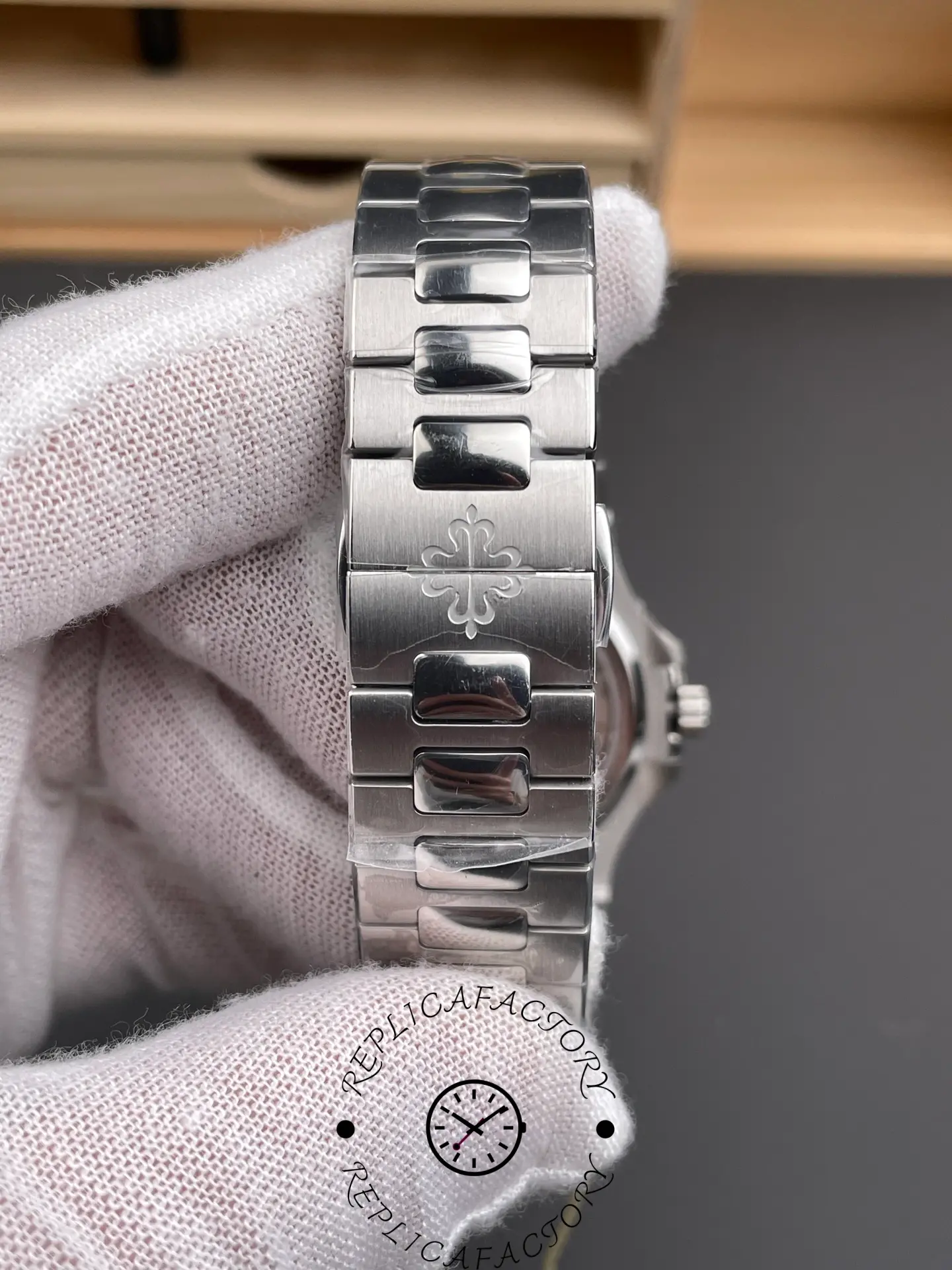 Close-up of the Patek Philippe Nautilus 5712/1A-001 bracelet with Calatrava cross clasp.