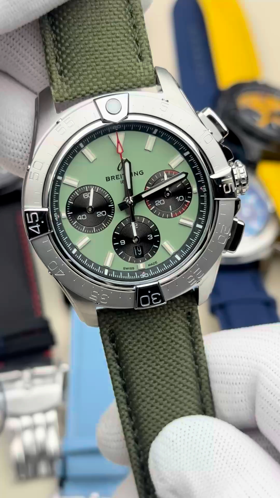 1:1 Clone Breitling Avenger B01 Chronograph AB0147101L1X1 44mm Green Strap Watch - Video
