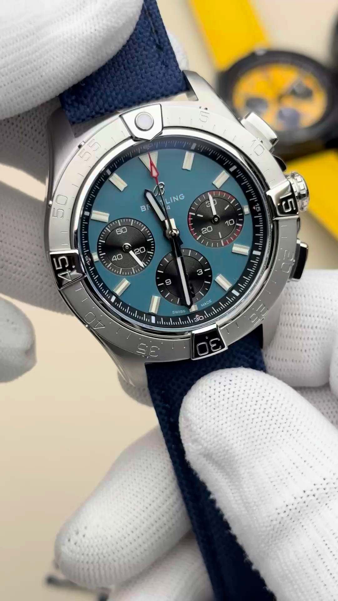 Breitling Avenger B01 Chronograph 44 Replica Automatic Men's Watch AB0147101C1X1 - Video