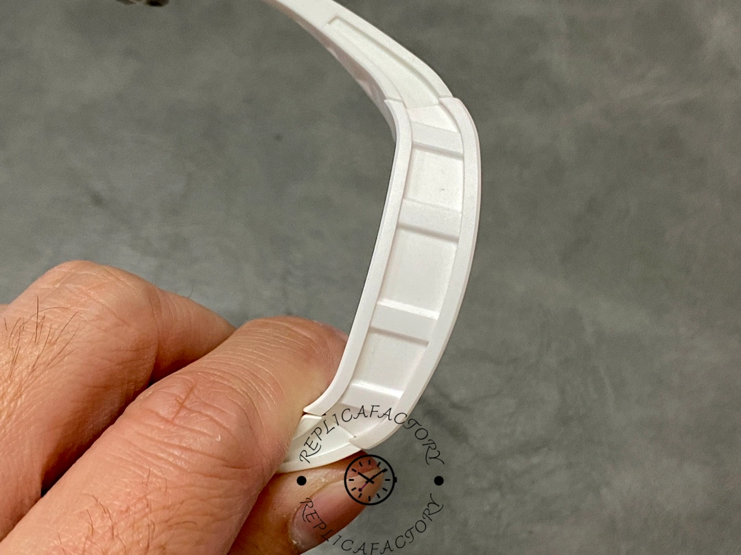 Side curve view of the Richard Mille RM 055 RMUL2 white strap.