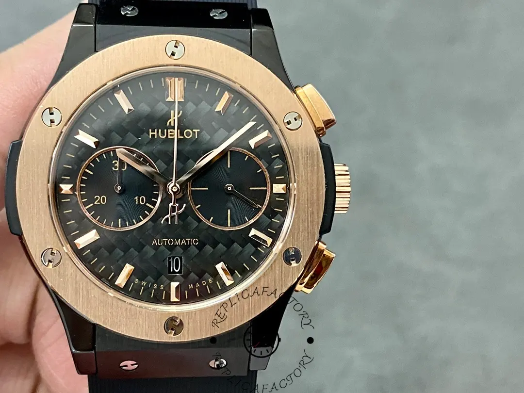 Close-up of the Classic Fusion 521.CO.1781.RX dial highlighting subdials and brushed rose gold bezel.