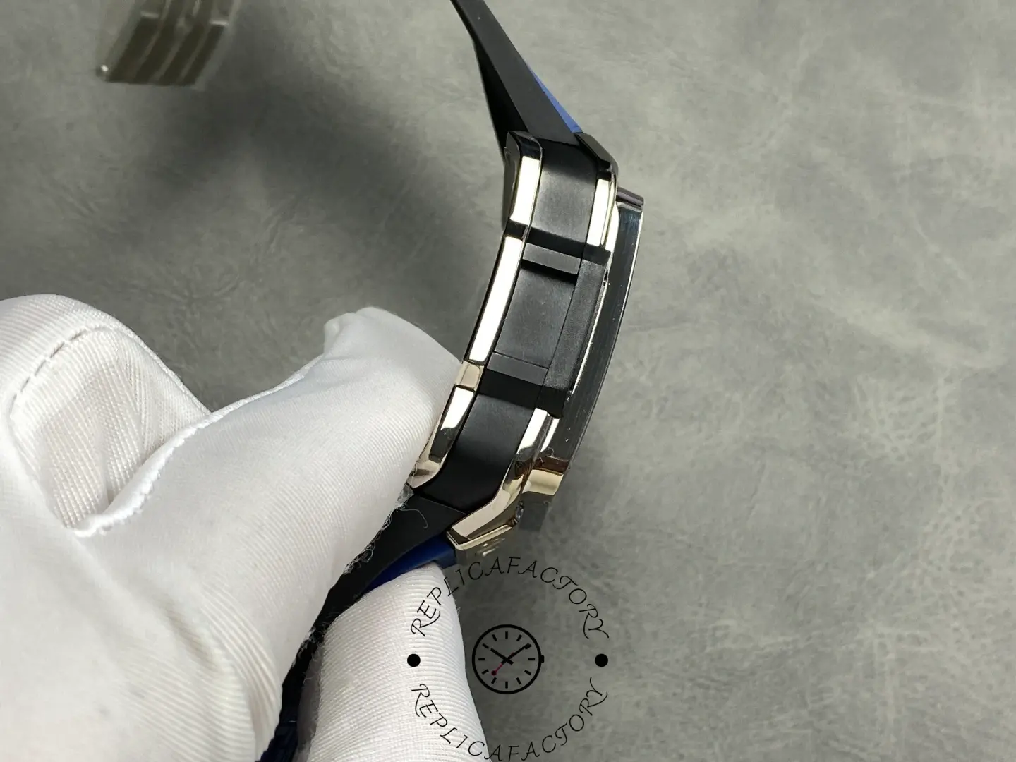 Opposite side of Hublot Square Bang Unico 821.NX.5170.RX showing black composite inserts.