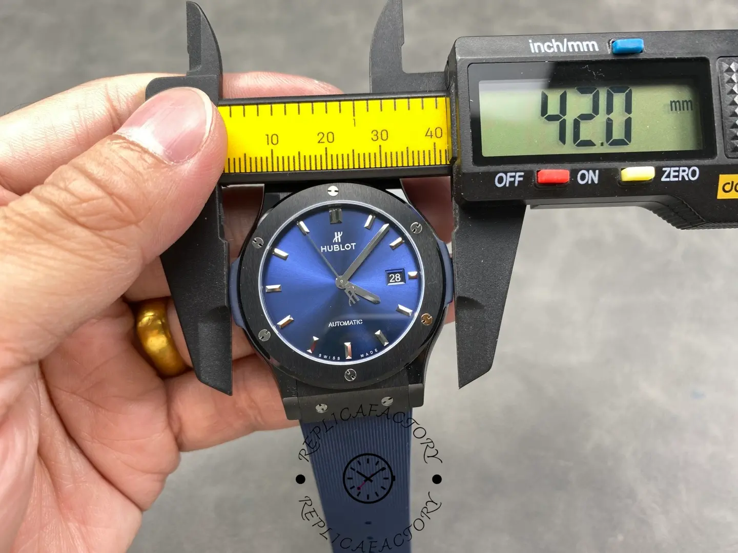 Measuring the 42mm case diameter of Hublot Classic Fusion 542.CM.7170.RX.