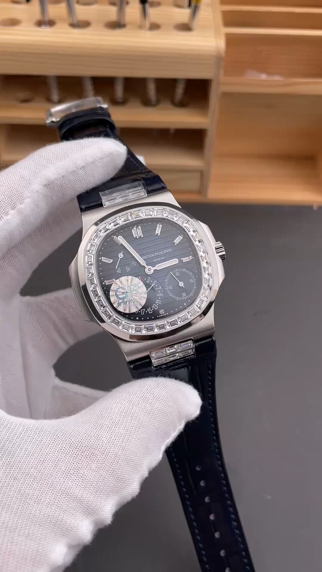 Patek Philippe Nautilus 5724G-001 Video