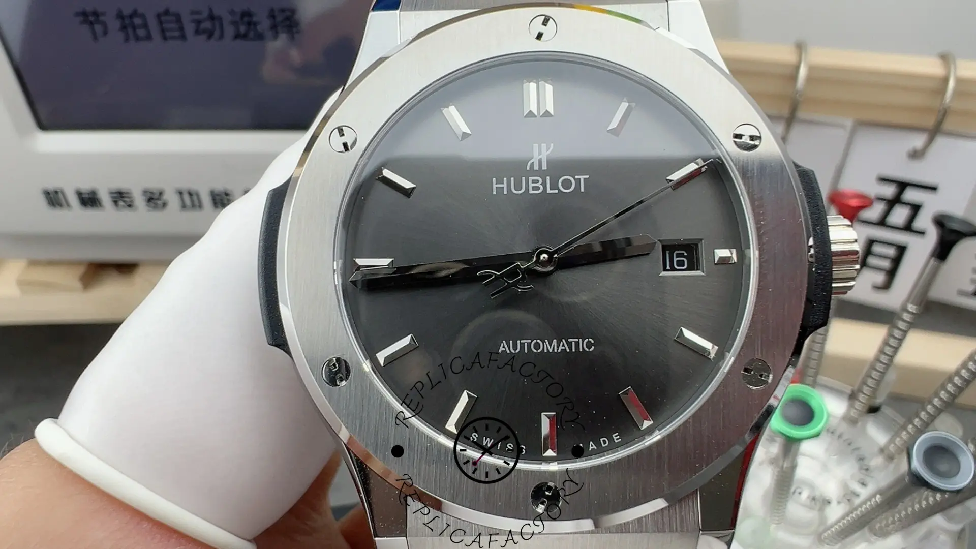 Close-up of the dial on the Hublot Classic Fusion 511.NX.7071.LR replica with date window at 3 o’clock.