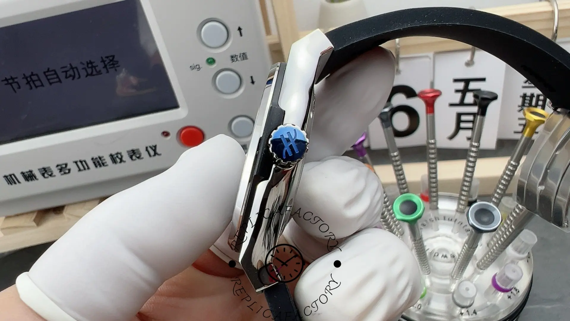 Crown close-up of the Hublot Classic Fusion 511.NX.7071.LR replica with blue H logo.