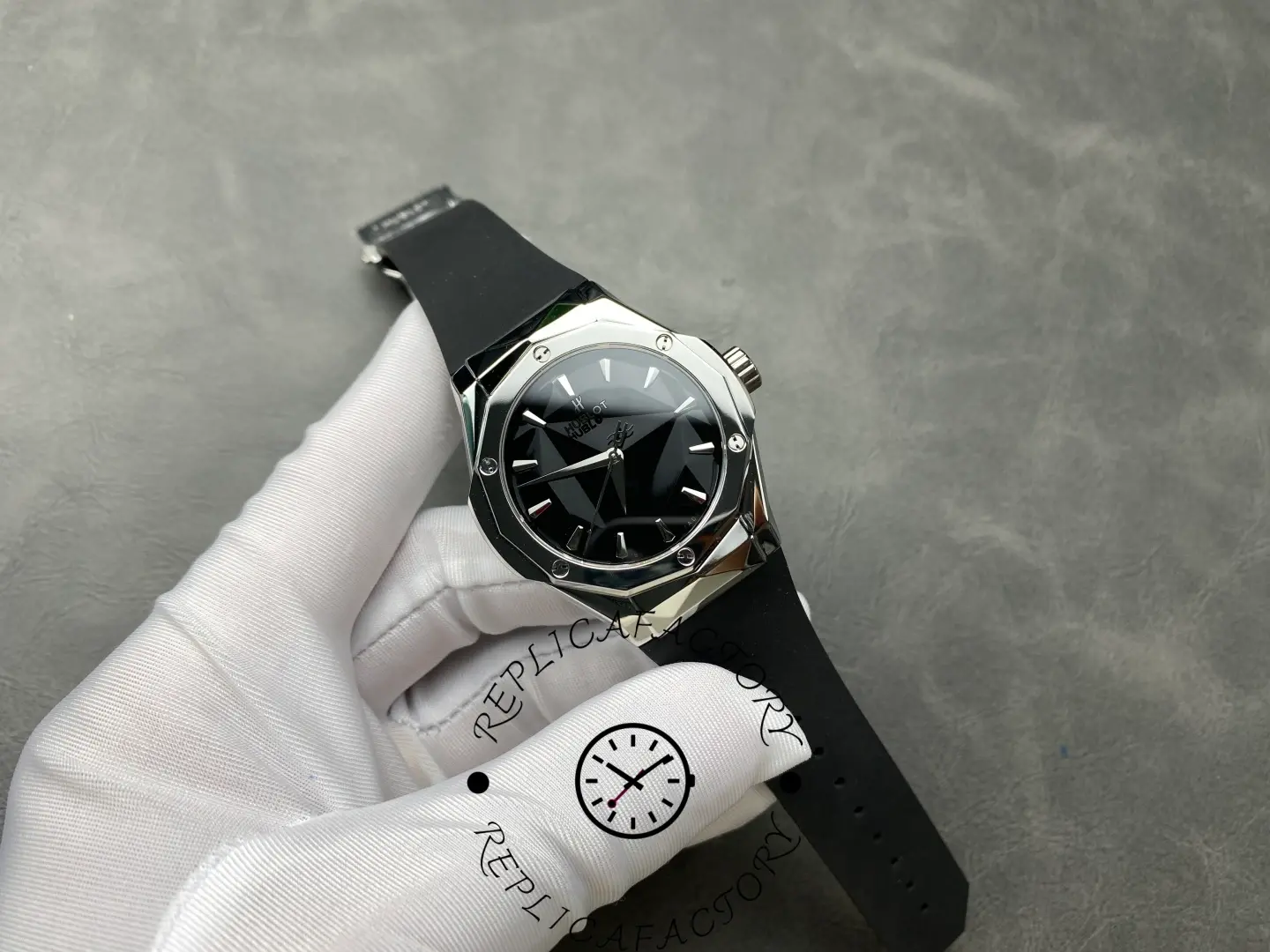 Full view of Hublot 550.NS.1800.RX.ORL19 with black rubber strap and faceted case.