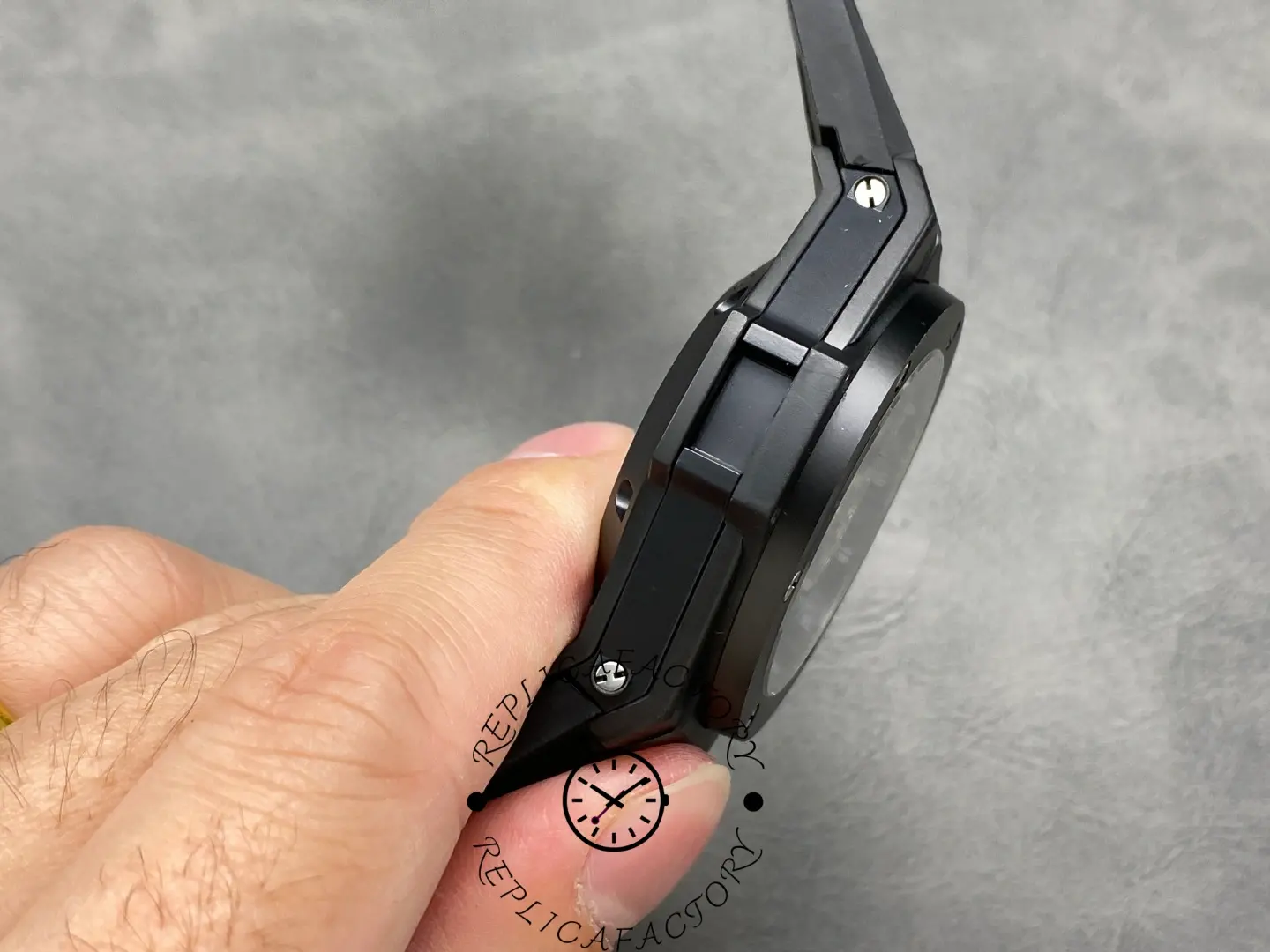 Side profile of Hublot Big Bang Unico 441.CI.1170.RX case thickness and edges.