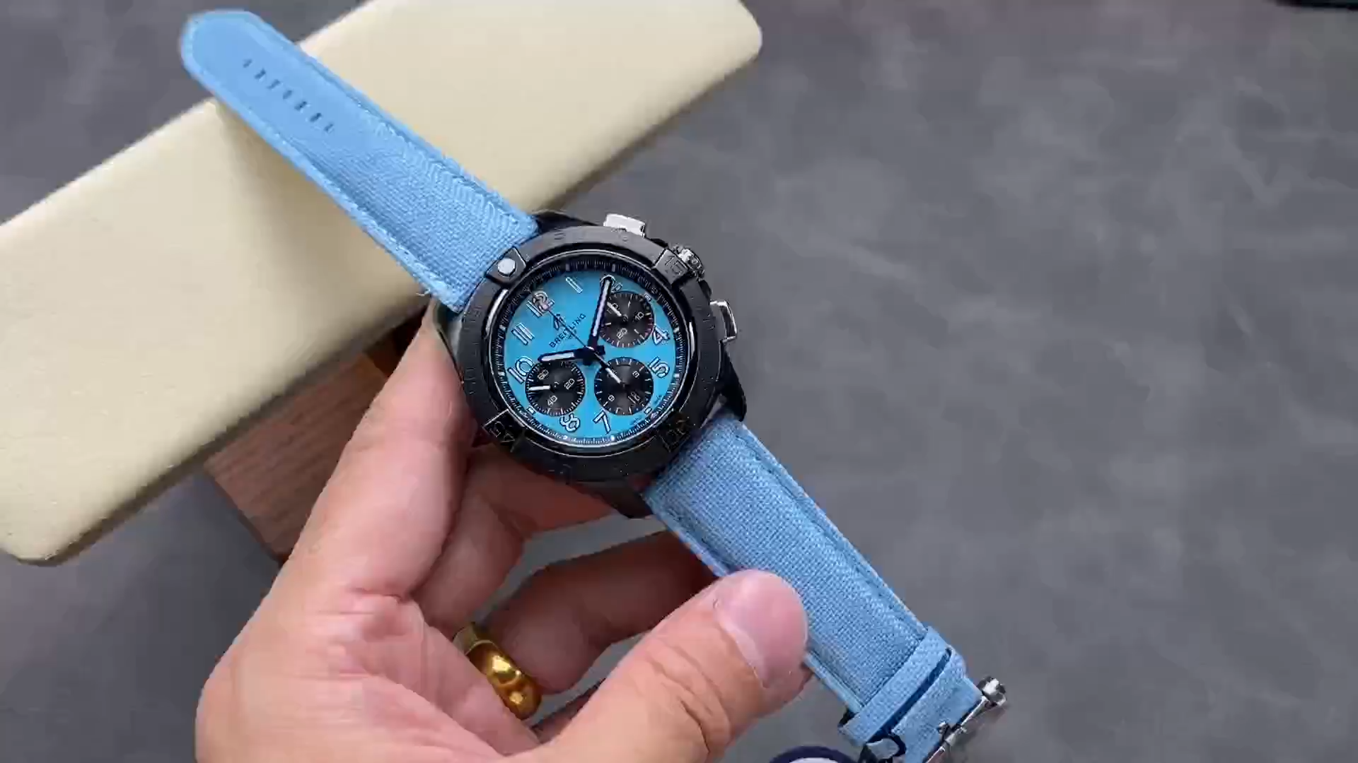 Breitling Avenger B01 Chronograph 42mm Night Mission SB0146101L1X1 Replica - Video