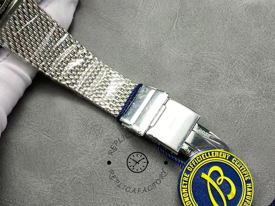 Clasp and bracelet underside of the Breitling Superocean Heritage II B20 AB201012G827-154A.