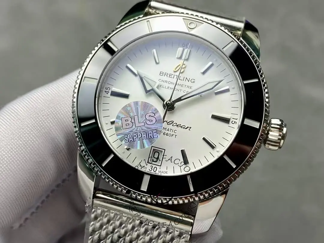 Front close view of the Breitling Superocean Heritage II B20 AB201012G827-154A dial and bezel.